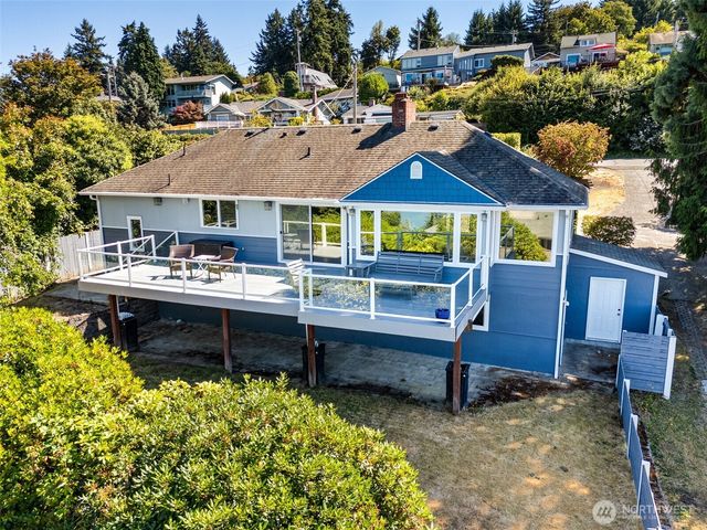 8424 East Side Drive NE, Tacoma, WA 98422