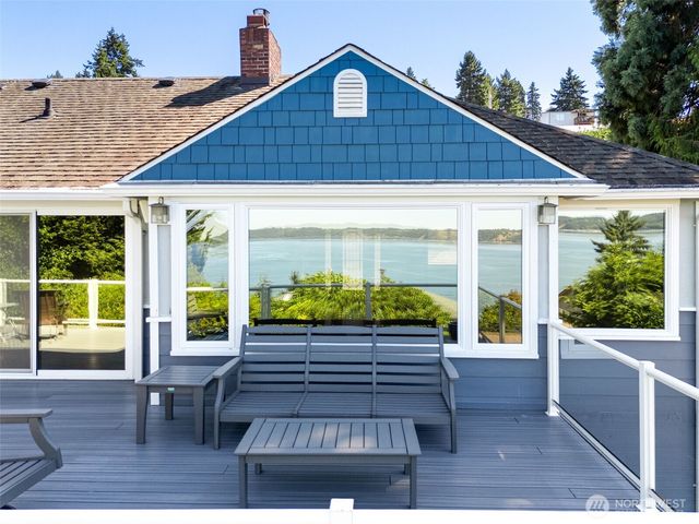 8424 East Side Drive NE, Tacoma, WA 98422