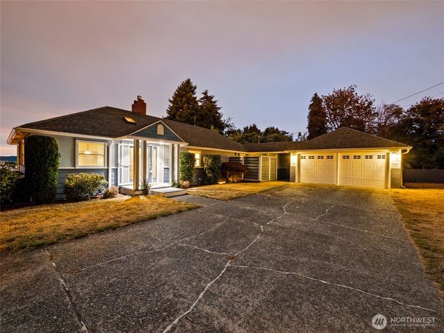 8424 East Side Drive NE, Tacoma, WA 98422