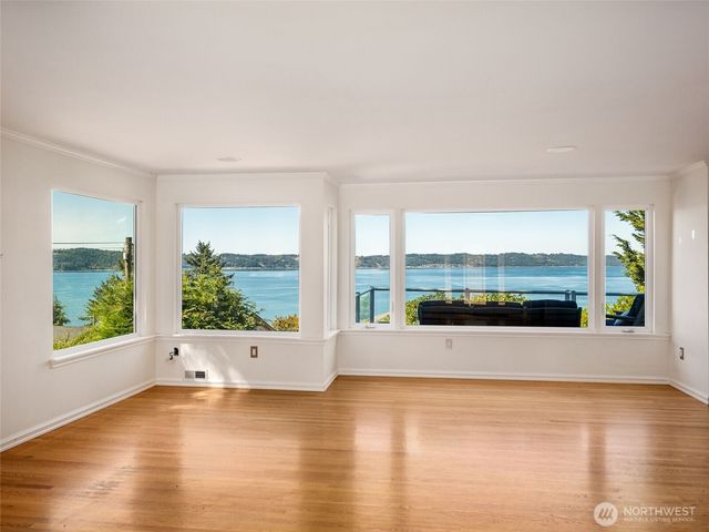 8424 East Side Drive NE, Tacoma, WA 98422