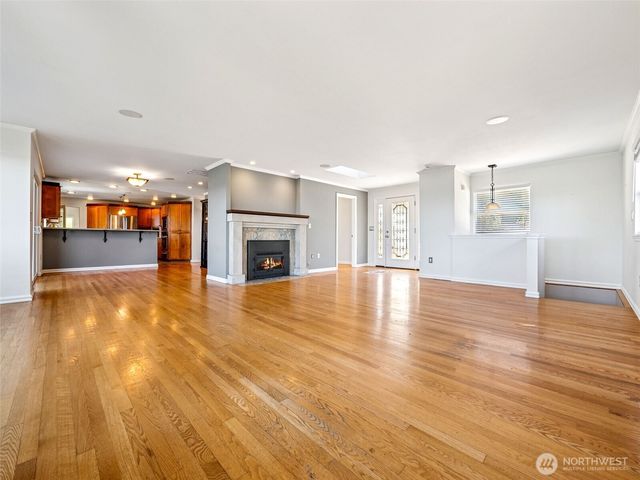 8424 East Side Drive NE, Tacoma, WA 98422