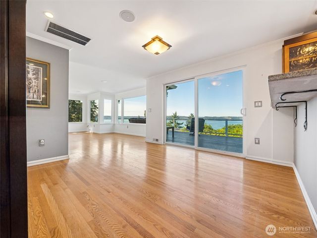 8424 East Side Drive NE, Tacoma, WA 98422