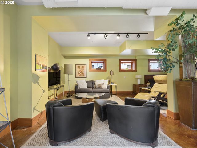 5400 Ne 30TH Ave 102, Portland, OR 97211
