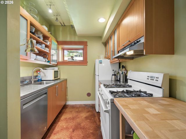 5400 Ne 30TH Ave 102, Portland, OR 97211