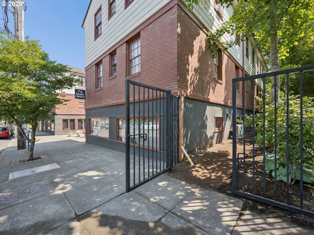 5400 Ne 30TH Ave 102, Portland, OR 97211
