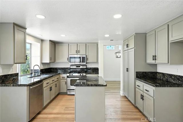 251 Royal Glen Drive, Fallbrook, CA 92028