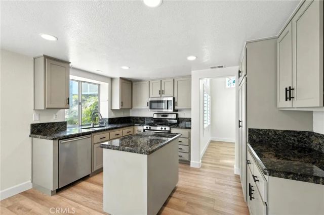 251 Royal Glen Drive, Fallbrook, CA 92028