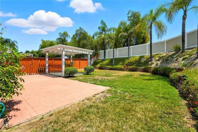 251 Royal Glen Drive, Fallbrook, CA 92028