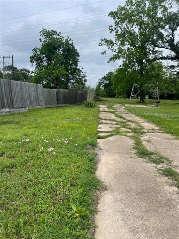 2815 Timber Drive, Dickinson, TX 77539