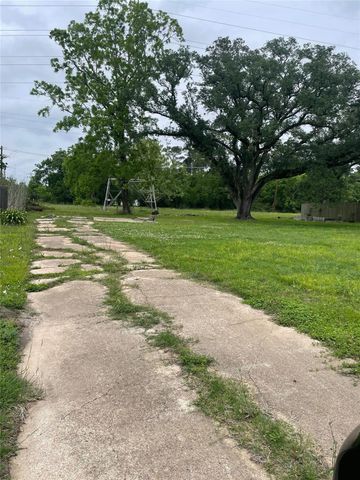 2815 Timber Drive, Dickinson, TX 77539