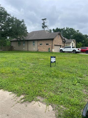 2815 Timber Drive, Dickinson, TX 77539