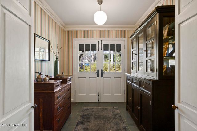 1431 Roxbury Place, Jackson, MS 39211