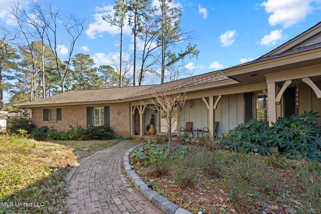 1431 Roxbury Place, Jackson, MS 39211