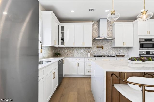242 Saint Paul St, Westfield Town, NJ 07090