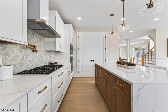 242 Saint Paul St, Westfield Town, NJ 07090