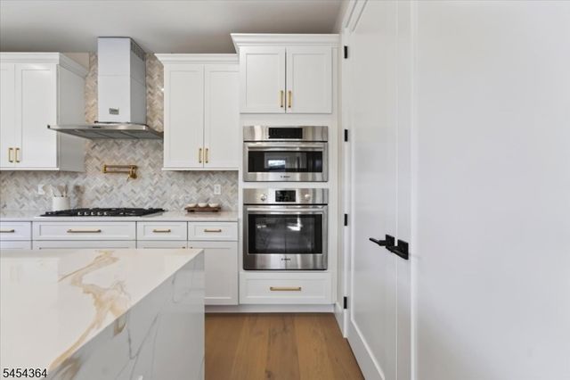 242 Saint Paul St, Westfield Town, NJ 07090