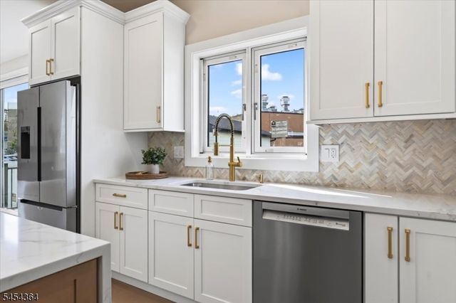 242 Saint Paul St, Westfield Town, NJ 07090