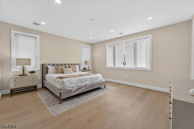 242 Saint Paul St, Westfield Town, NJ 07090
