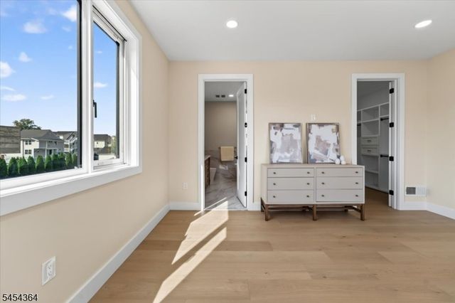 242 Saint Paul St, Westfield Town, NJ 07090