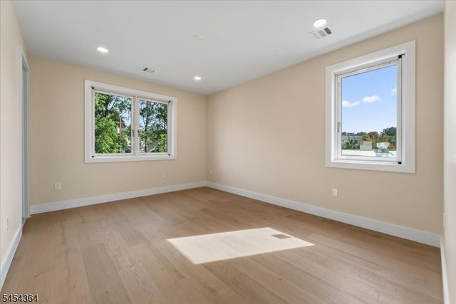 242 Saint Paul St, Westfield Town, NJ 07090
