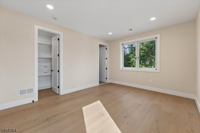 242 Saint Paul St, Westfield Town, NJ 07090