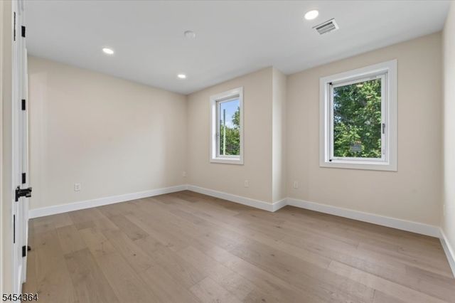 242 Saint Paul St, Westfield Town, NJ 07090