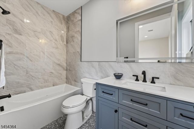 242 Saint Paul St, Westfield Town, NJ 07090