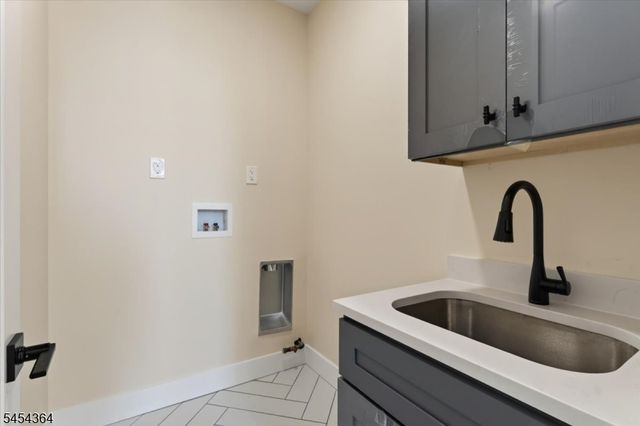 242 Saint Paul St, Westfield Town, NJ 07090
