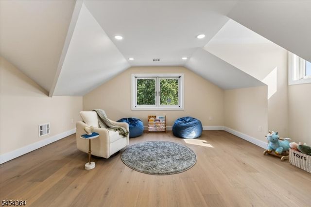 242 Saint Paul St, Westfield Town, NJ 07090