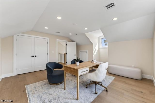242 Saint Paul St, Westfield Town, NJ 07090