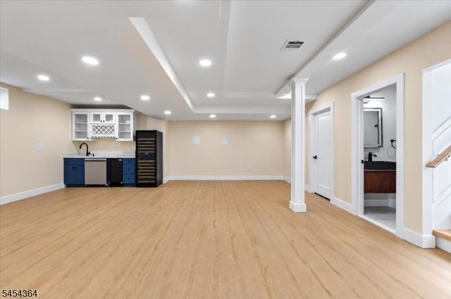 242 Saint Paul St, Westfield Town, NJ 07090