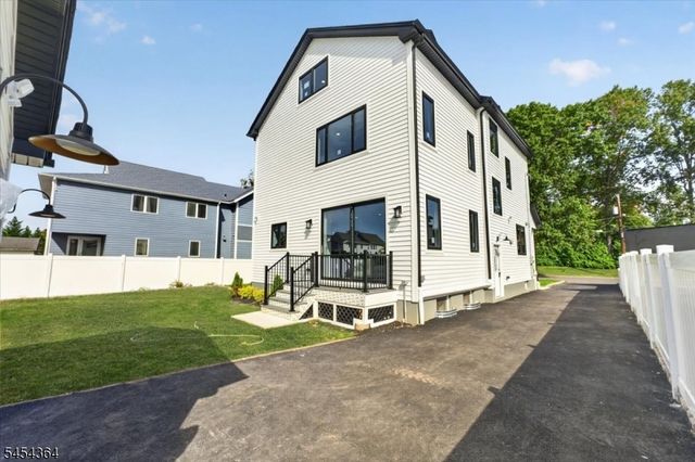 242 Saint Paul St, Westfield Town, NJ 07090