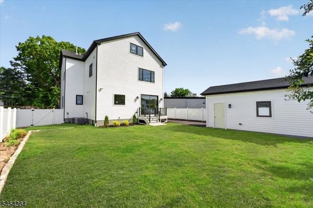 242 Saint Paul St, Westfield Town, NJ 07090