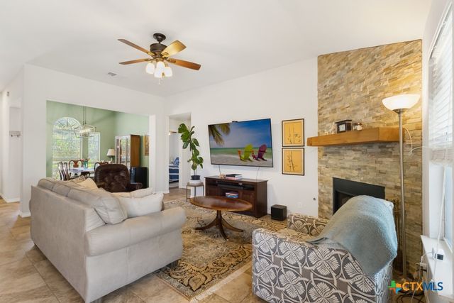 293 Donatello, Kyle, TX 78640