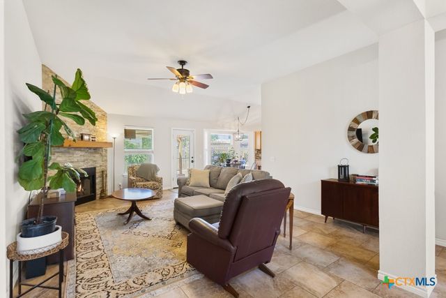 293 Donatello, Kyle, TX 78640