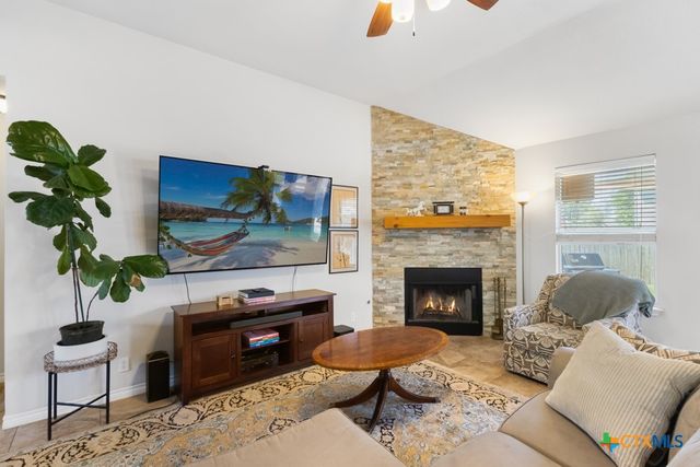 293 Donatello, Kyle, TX 78640