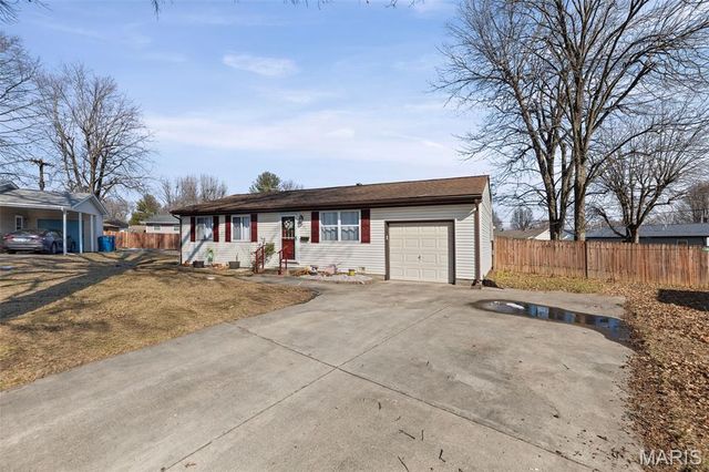 706 Merlin Court, Troy, IL 62294