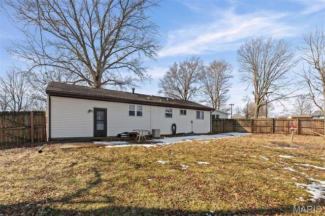 706 Merlin Court, Troy, IL 62294
