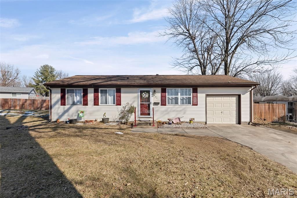 706 Merlin Court, Troy, IL 62294