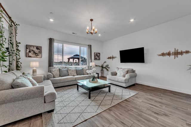 3281 Garden Terrace Dr, Folsom, CA 95630