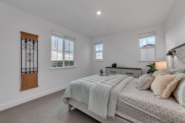 3281 Garden Terrace Dr, Folsom, CA 95630