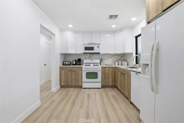2901 E Via Escuela, Palm Springs, CA 92262