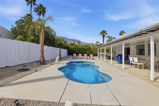 2901 E Via Escuela, Palm Springs, CA 92262
