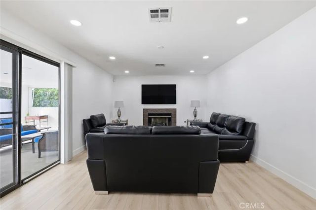2901 E Via Escuela, Palm Springs, CA 92262