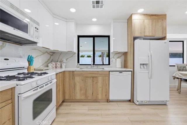 2901 E Via Escuela, Palm Springs, CA 92262