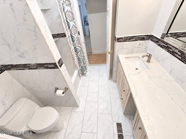 43 Frederick Avenue, Howell, NJ 07731