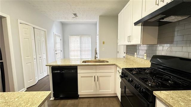 430 Meadowfield Trail, Lawrenceville, GA 30043