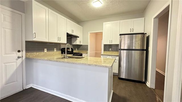 430 Meadowfield Trail, Lawrenceville, GA 30043