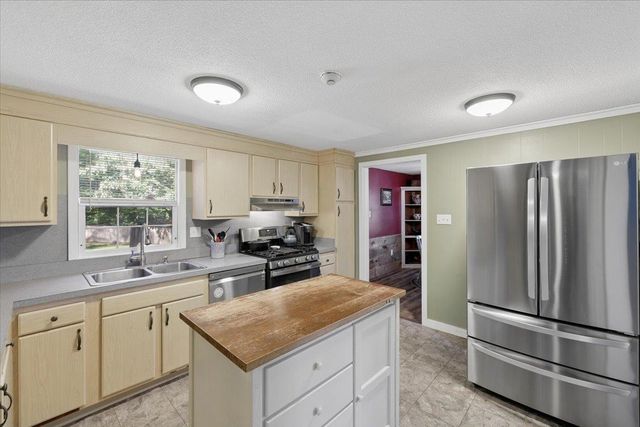246 Hill Road, Franklin, NH 03235
