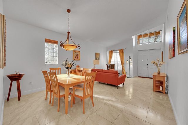 5305 NW 126th Dr, Coral Springs, FL 33076